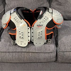 Schutt Adult XL Shoulder pads